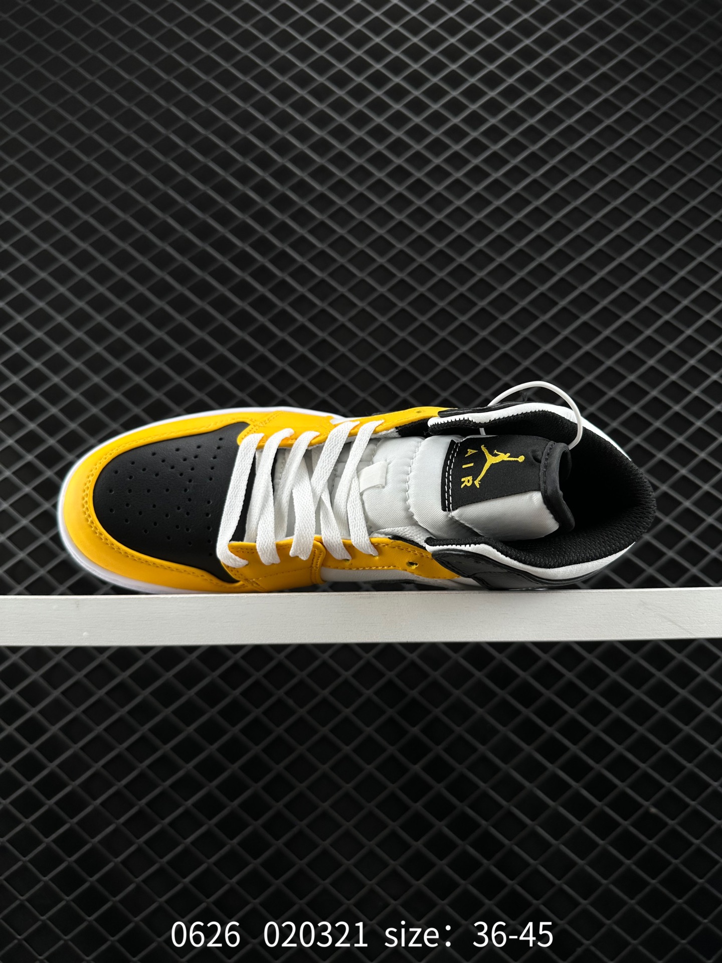 （NIKE）AIR JORDAN 1 MID